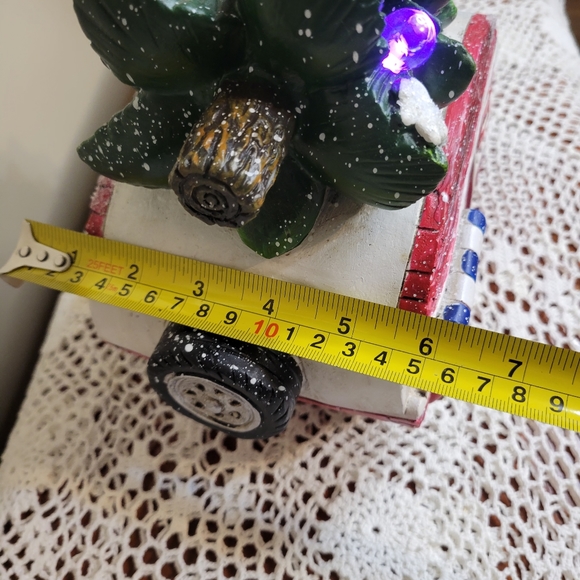 Adorable Christmas Camper with Flashing Lights 🥰 - Picture 9 of 12